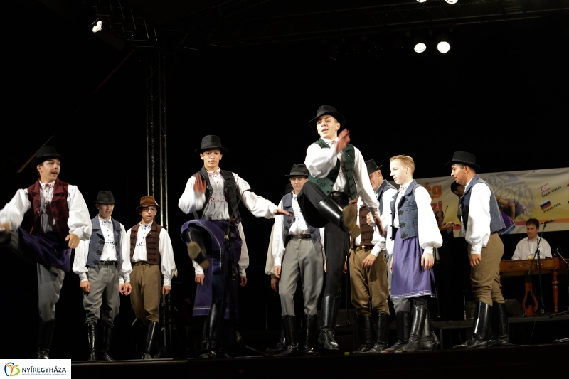 Világok Tánca a Szabadtéri Színpadon