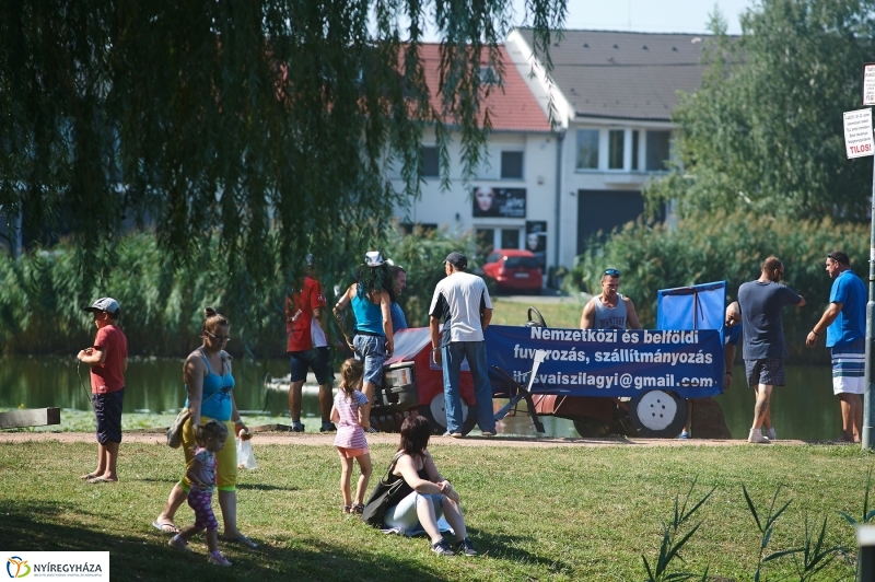 Úszó alkalmatlanságok - fotó Szarka Lajos