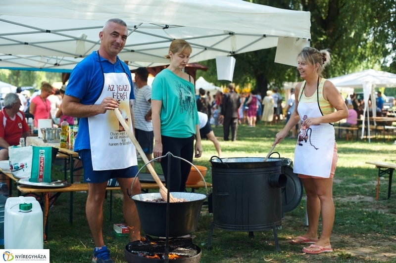 Úszó alkalmatlanságok - fotó Szarka Lajos