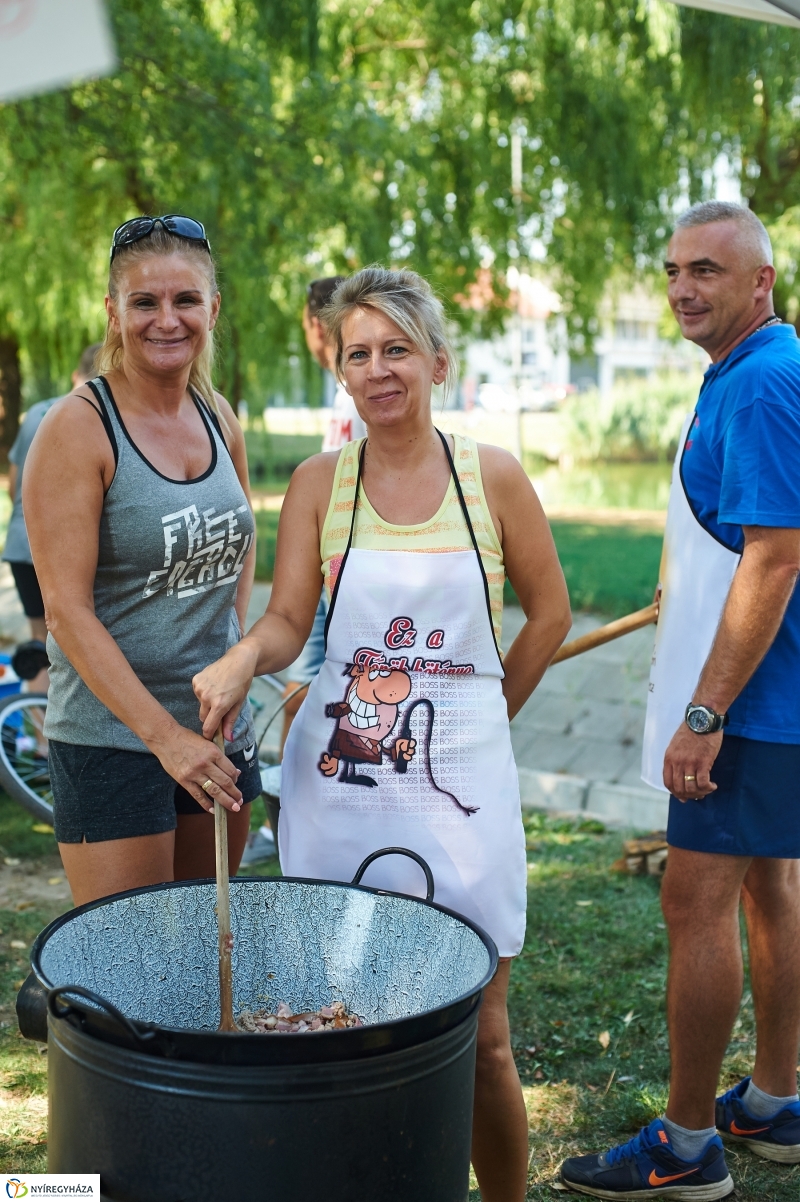 Úszó alkalmatlanságok - fotó Szarka Lajos