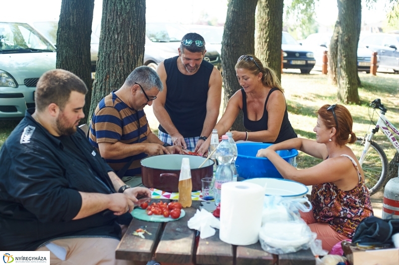 Úszó alkalmatlanságok - fotó Szarka Lajos