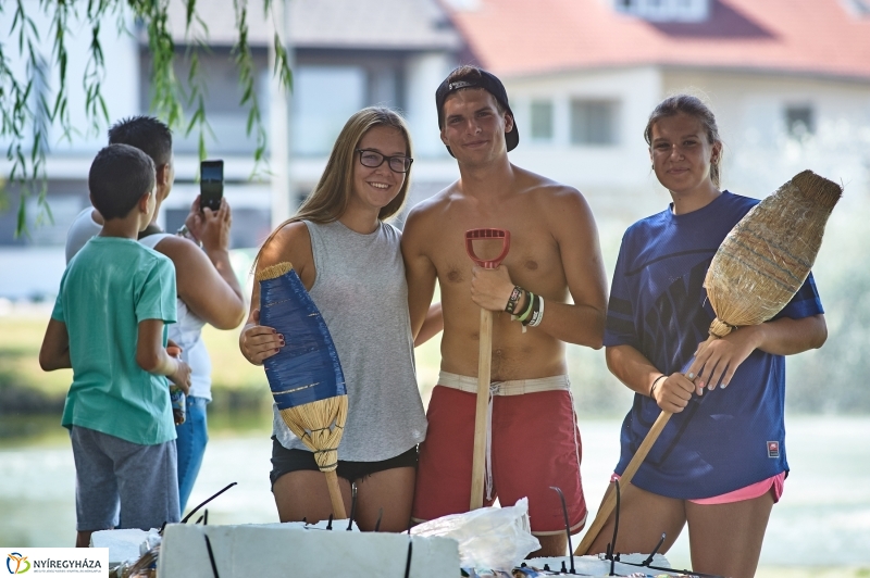 Úszó alkalmatlanságok - fotó Szarka Lajos