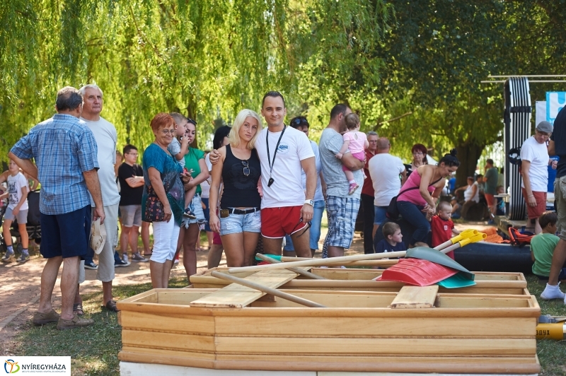 Úszó alkalmatlanságok - fotó Szarka Lajos