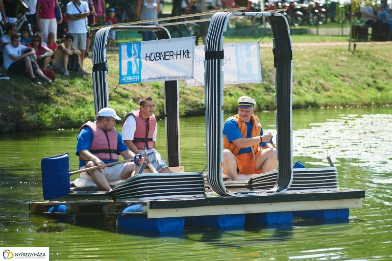 Úszó alkalmatlanságok - fotó Szarka Lajos