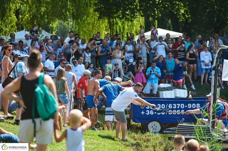 Úszó alkalmatlanságok - fotó Szarka Lajos