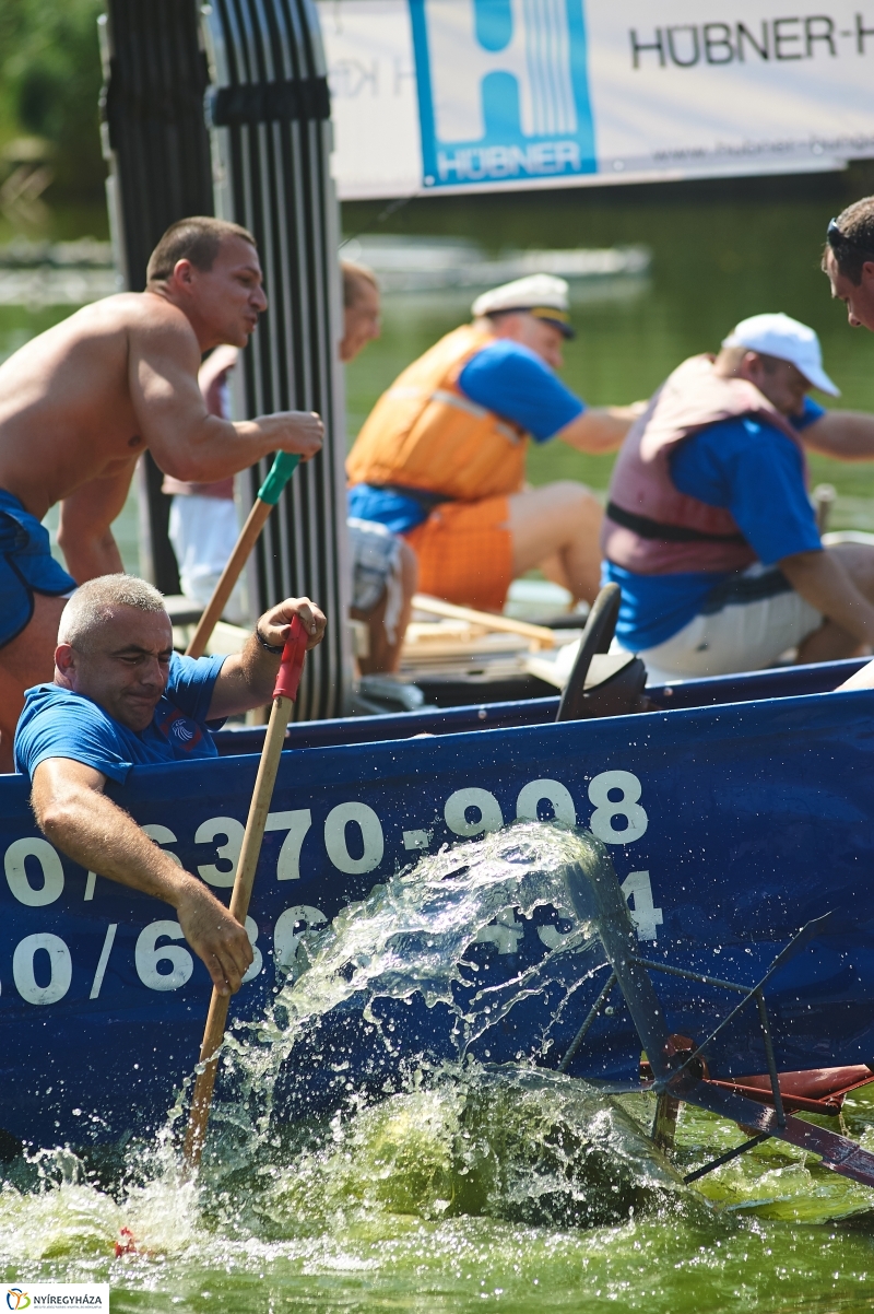 Úszó alkalmatlanságok - fotó Szarka Lajos
