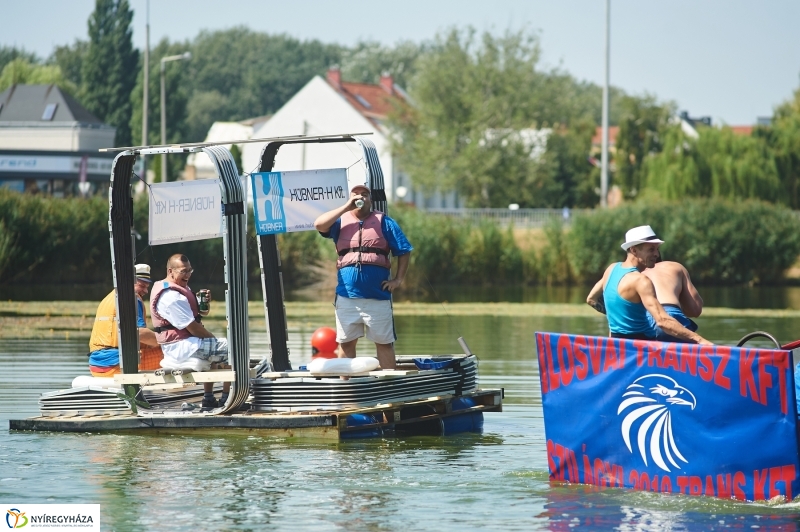 Úszó alkalmatlanságok - fotó Szarka Lajos