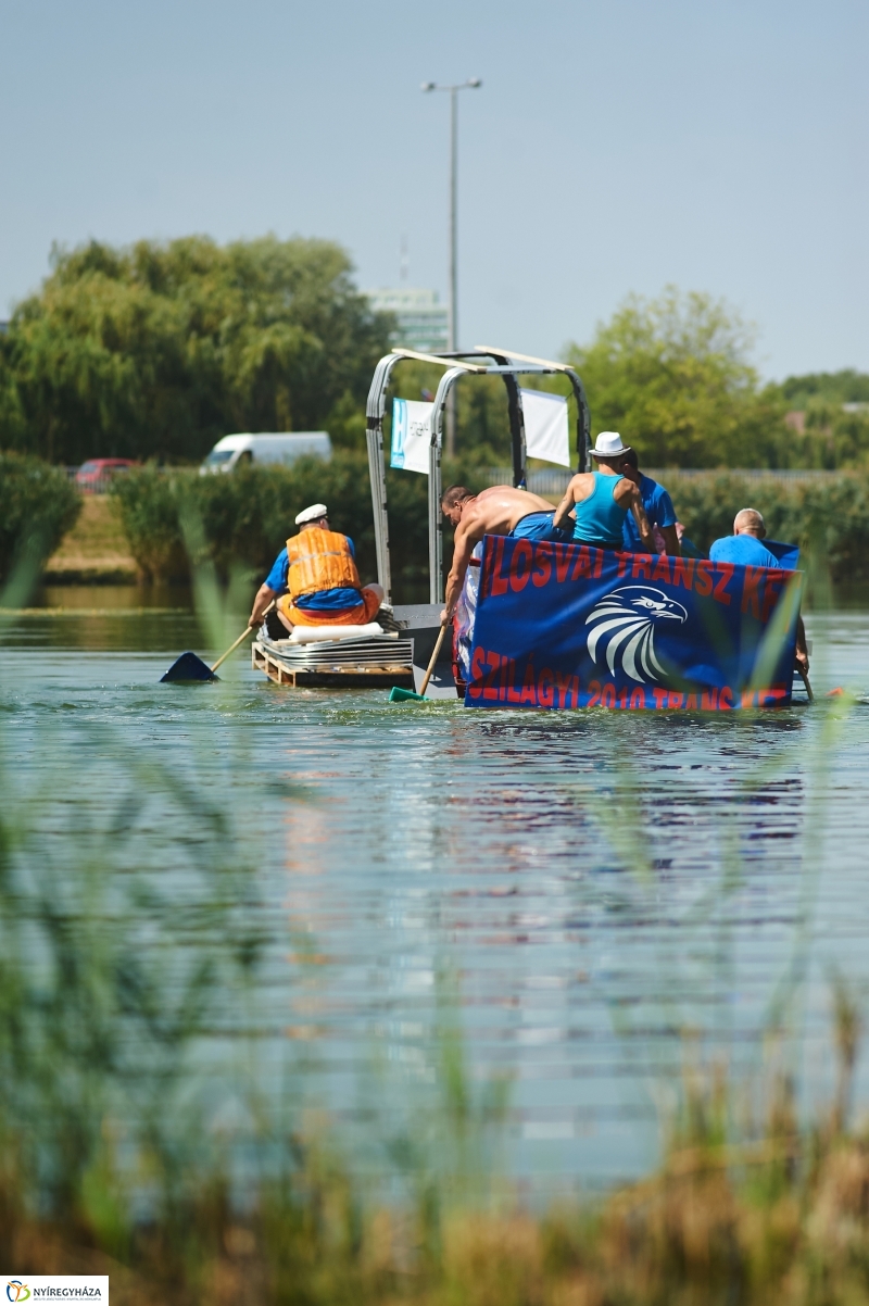 Úszó alkalmatlanságok - fotó Szarka Lajos