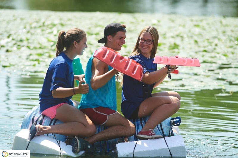 Úszó alkalmatlanságok - fotó Szarka Lajos