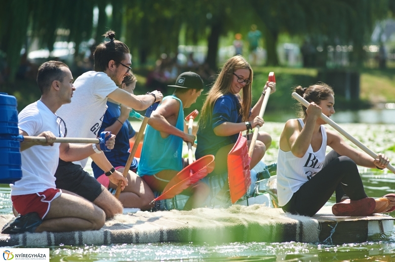 Úszó alkalmatlanságok - fotó Szarka Lajos