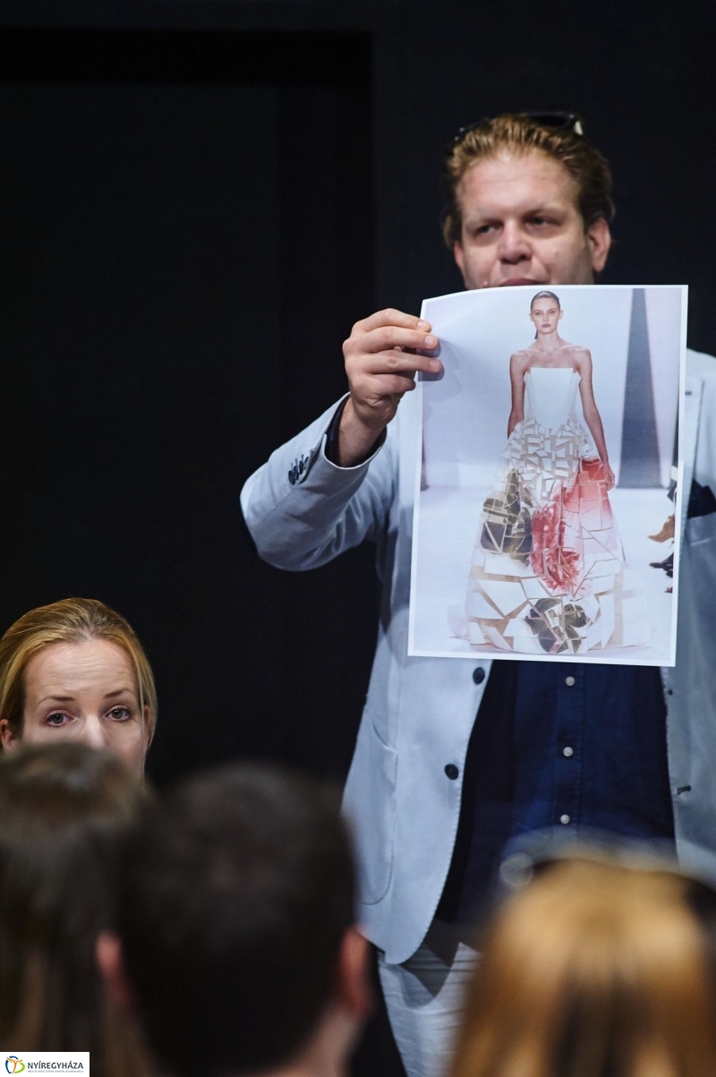 Olvasópróba-Diótörő - fotó Szarka Lajos