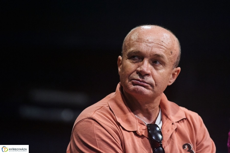 Olvasópróba-Diótörő - fotó Szarka Lajos