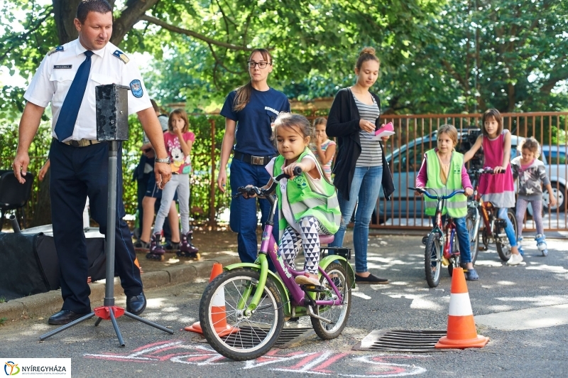 Biztonságos kerékpározás - fotó Szarka Lajos