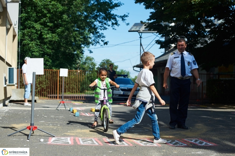 Biztonságos kerékpározás - fotó Szarka Lajos