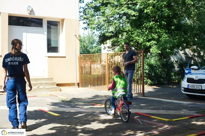 Biztonságos kerékpározás - fotó Szarka Lajos