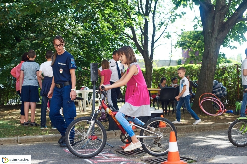 Biztonságos kerékpározás - fotó Szarka Lajos