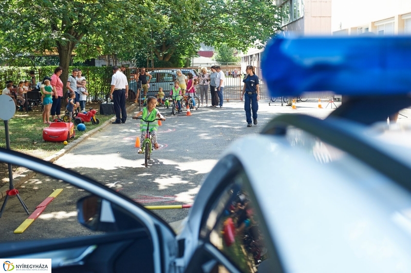 Biztonságos kerékpározás - fotó Szarka Lajos