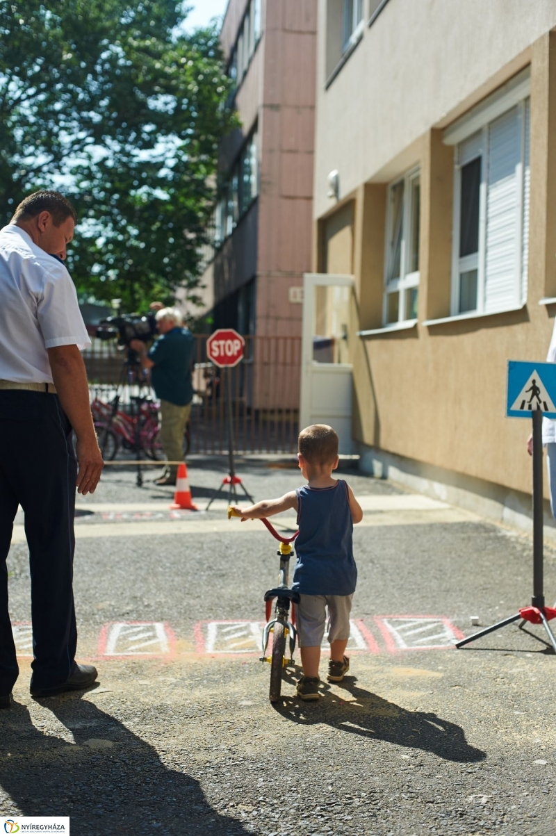 Biztonságos kerékpározás - fotó Szarka Lajos