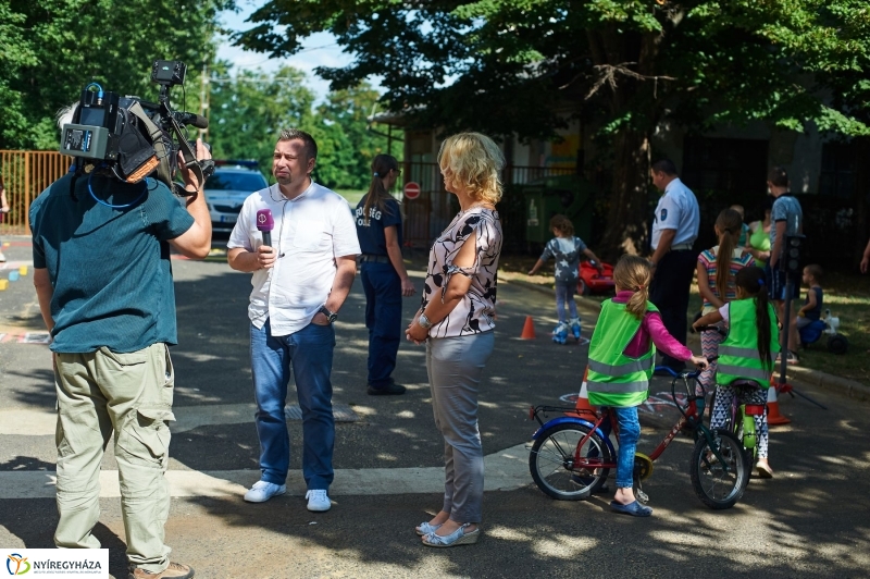 Biztonságos kerékpározás - fotó Szarka Lajos