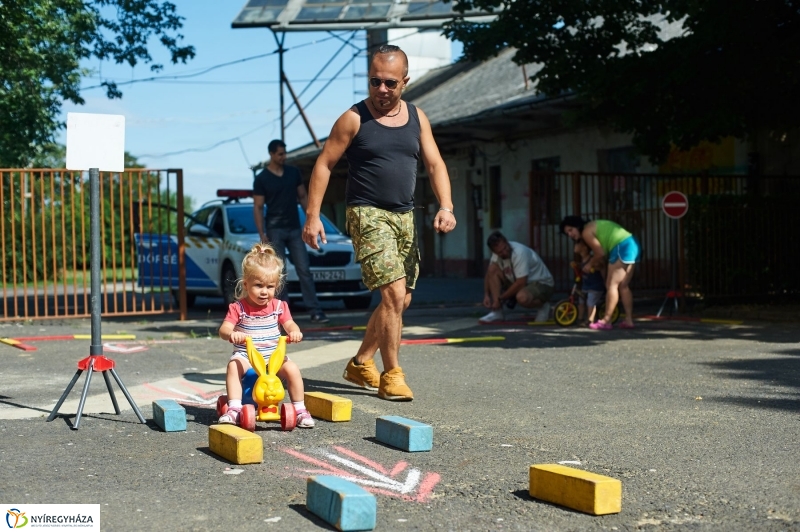 Biztonságos kerékpározás - fotó Szarka Lajos
