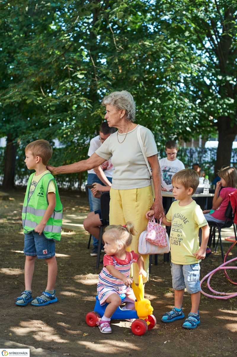 Biztonságos kerékpározás - fotó Szarka Lajos