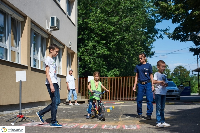 Biztonságos kerékpározás - fotó Szarka Lajos