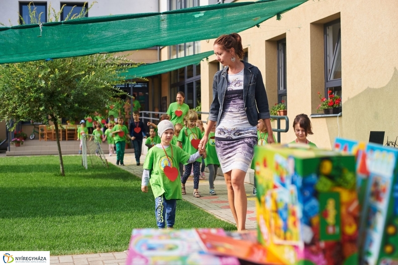 LEGO adomány az ovisoknak - fotó Szarka Lajos