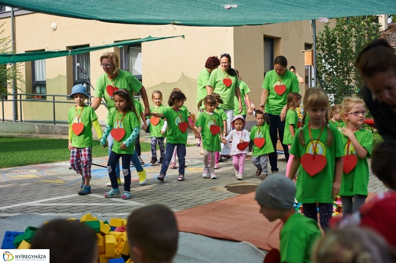 LEGO adomány az ovisoknak - fotó Szarka Lajos