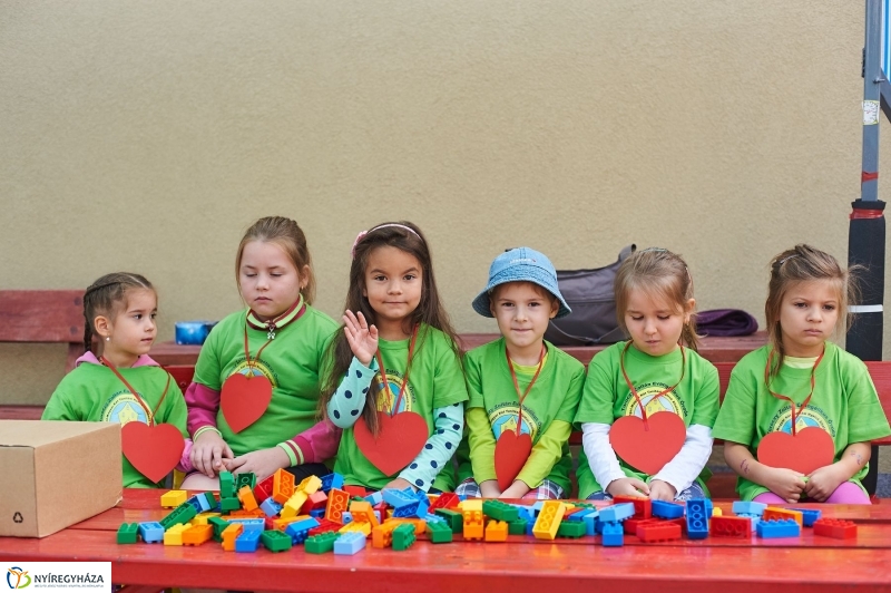 LEGO adomány az ovisoknak - fotó Szarka Lajos