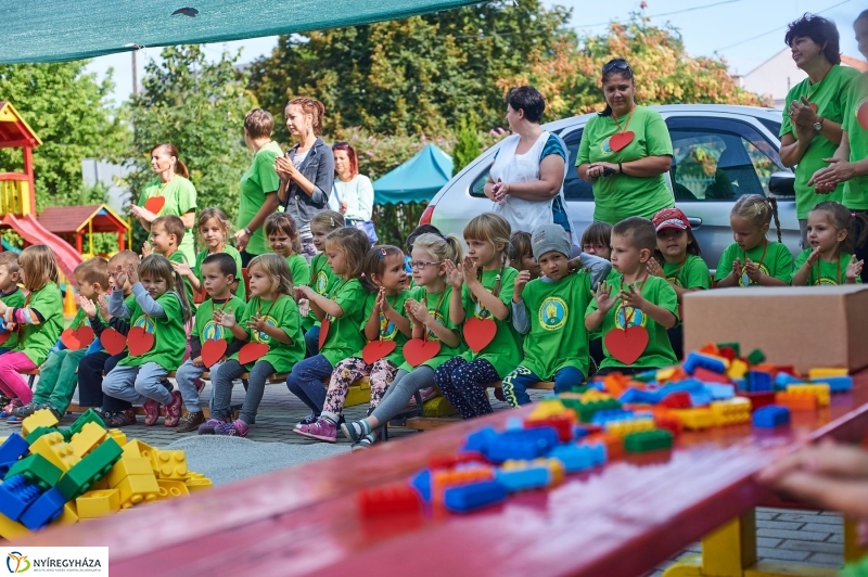 LEGO adomány az ovisoknak - fotó Szarka Lajos