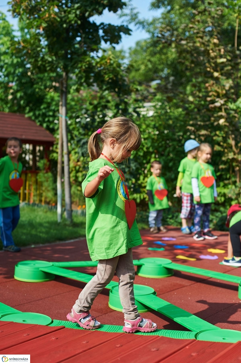 LEGO adomány az ovisoknak - fotó Szarka Lajos