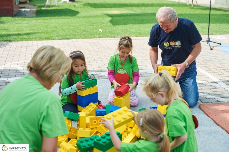 LEGO adomány az ovisoknak - fotó Szarka Lajos
