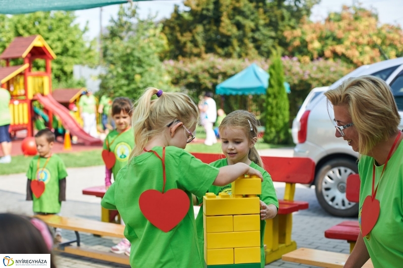 LEGO adomány az ovisoknak - fotó Szarka Lajos