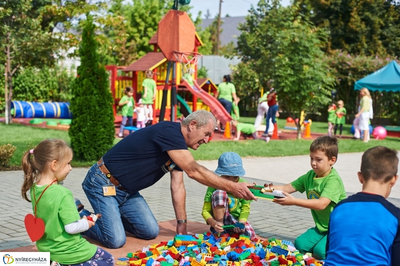 LEGO adomány az ovisoknak - fotó Szarka Lajos