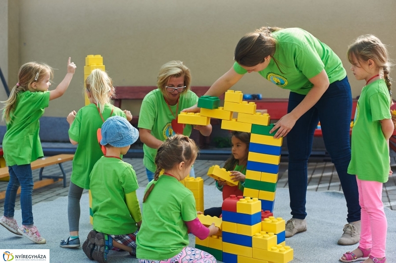 LEGO adomány az ovisoknak - fotó Szarka Lajos