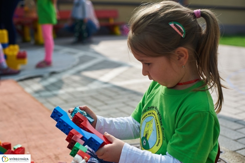 LEGO adomány az ovisoknak - fotó Szarka Lajos