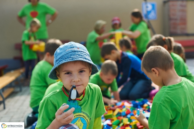 LEGO adomány az ovisoknak - fotó Szarka Lajos