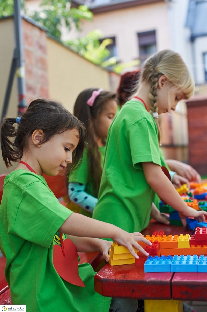 LEGO adomány az ovisoknak - fotó Szarka Lajos