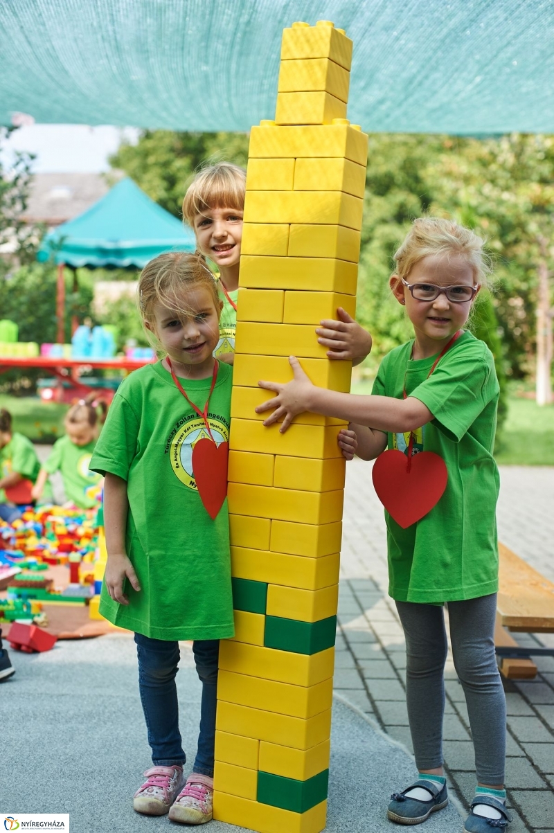 LEGO adomány az ovisoknak - fotó Szarka Lajos