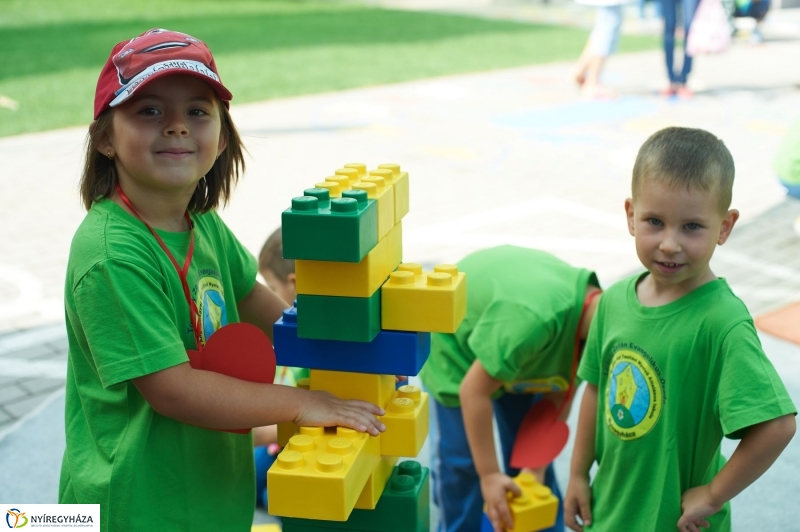 LEGO adomány az ovisoknak - fotó Szarka Lajos