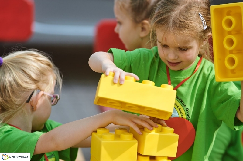 LEGO adomány az ovisoknak - fotó Szarka Lajos