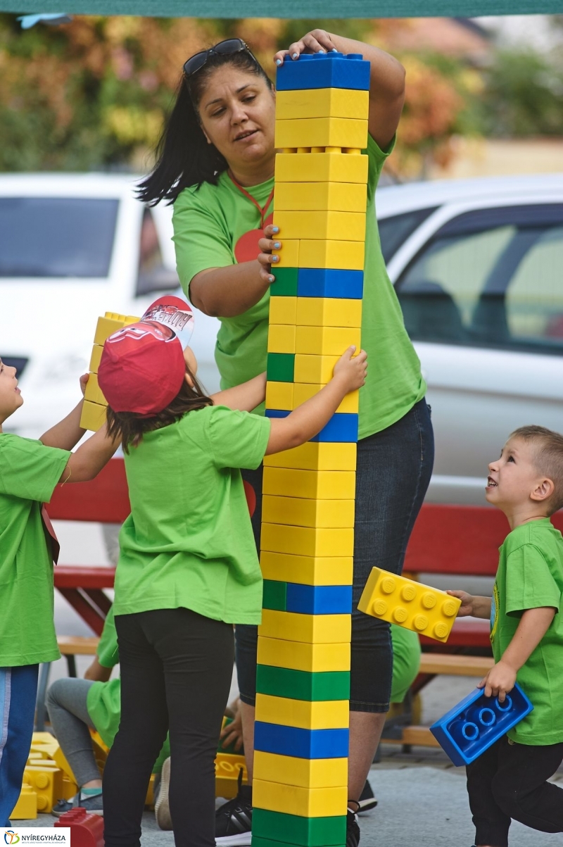LEGO adomány az ovisoknak - fotó Szarka Lajos