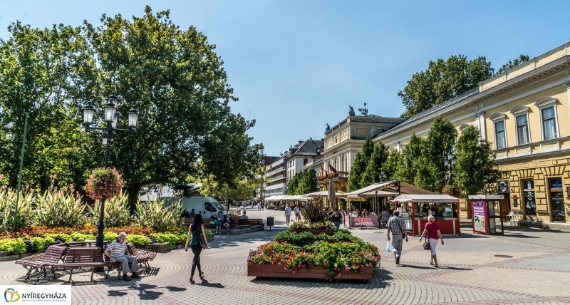 Belvárosi hangulatkékepek a Vidor Fesztivál előkészületeiről - fotó Kohut Árpád