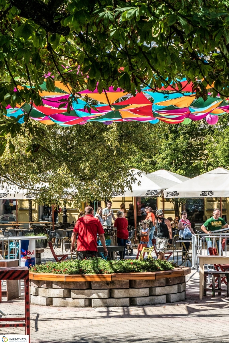 Belvárosi hangulatkékepek a Vidor Fesztivál előkészületeiről - fotó Kohut Árpád
