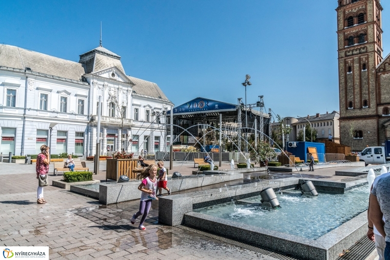 Belvárosi hangulatkékepek a Vidor Fesztivál előkészületeiről - fotó Kohut Árpád