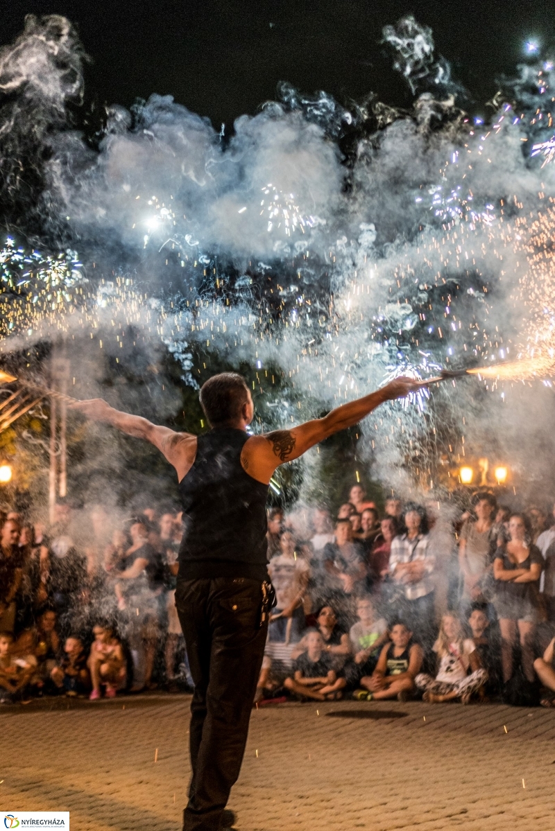 Tűzzsonglőrök a Vidoron - fotó Kohut Árpád