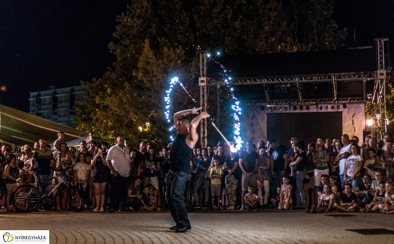 Tűzzsonglőrök a Vidoron - fotó Kohut Árpád
