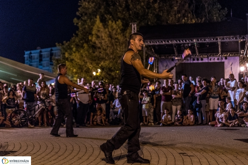Tűzzsonglőrök a Vidoron - fotó Kohut Árpád