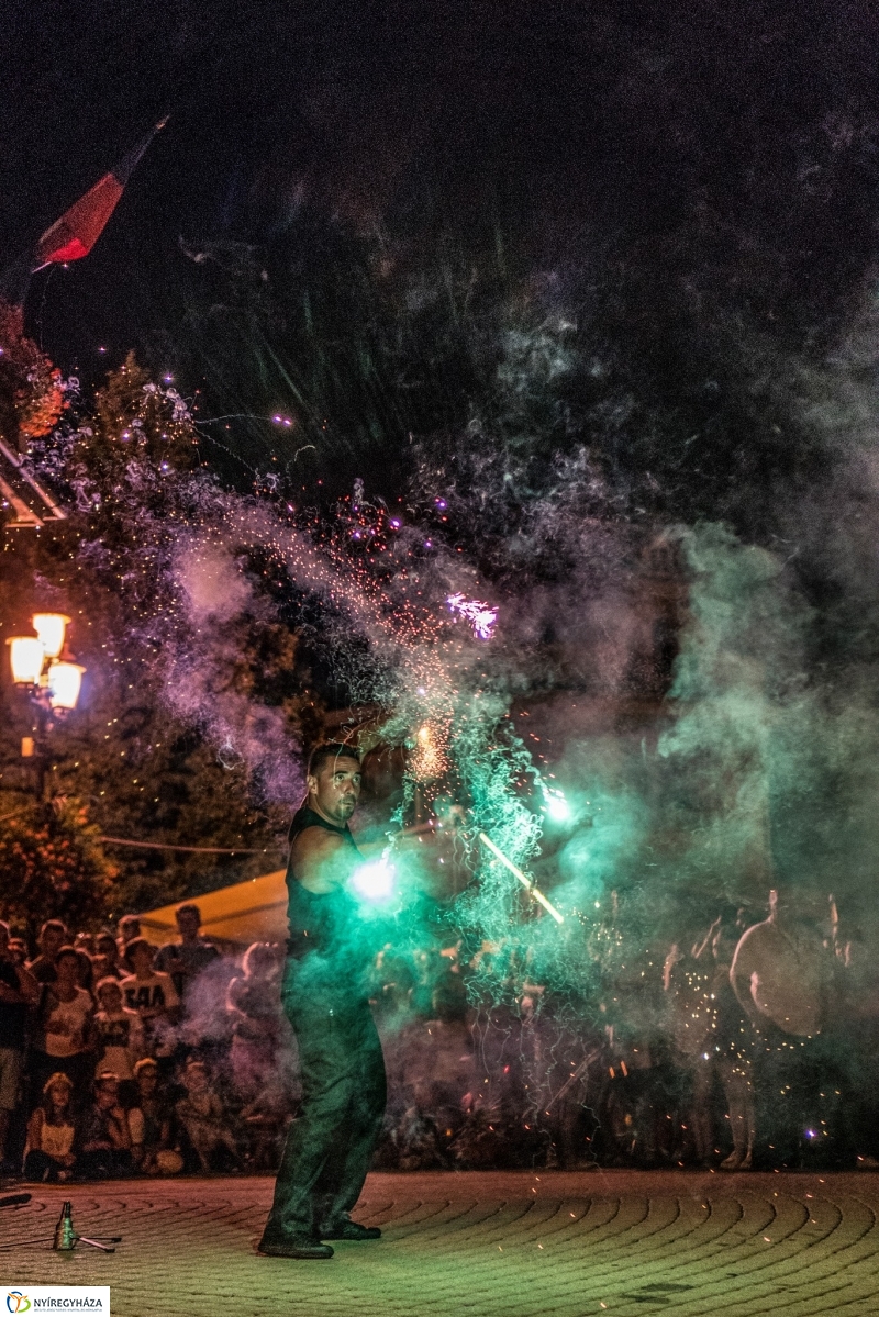 Tűzzsonglőrök a Vidoron - fotó Kohut Árpád