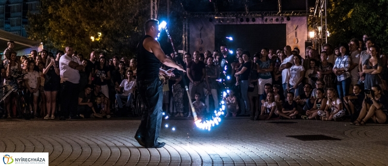 Tűzzsonglőrök a Vidoron - fotó Kohut Árpád